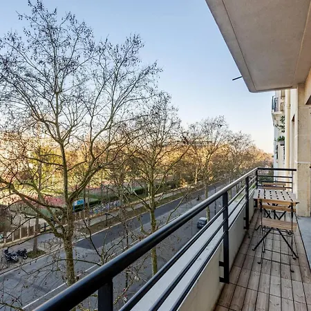 Appartamento Confortable séjour Parisien à 8 min en train de la Tour Eiffel Arc de triomphe